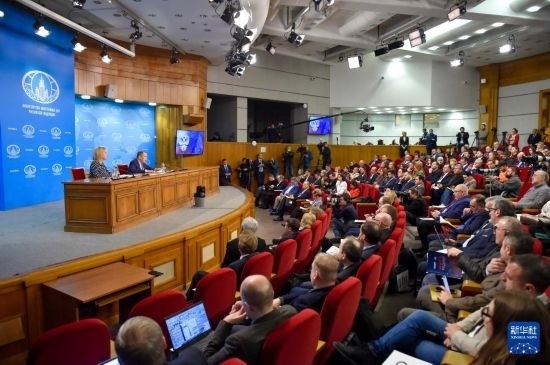 1月18日，在俄羅斯首都莫斯科，俄羅斯外長(zhǎng)拉夫羅夫回答記者提問(wèn)。新華社發(fā)（亞歷山大攝）