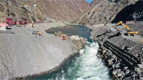 卡拉水電站實(shí)現(xiàn)大江截流。受訪者供圖