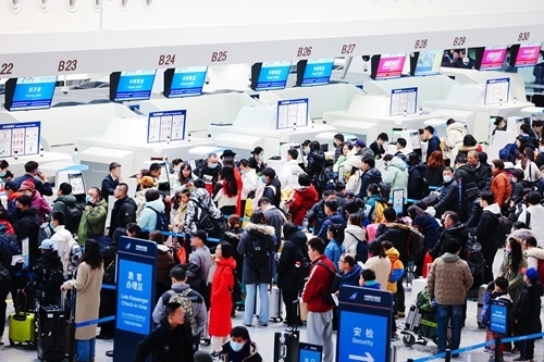 2024年春運(yùn)首日，大興機(jī)場預(yù)計保障進(jìn)出港旅客13.59萬人次。大興機(jī)場供圖