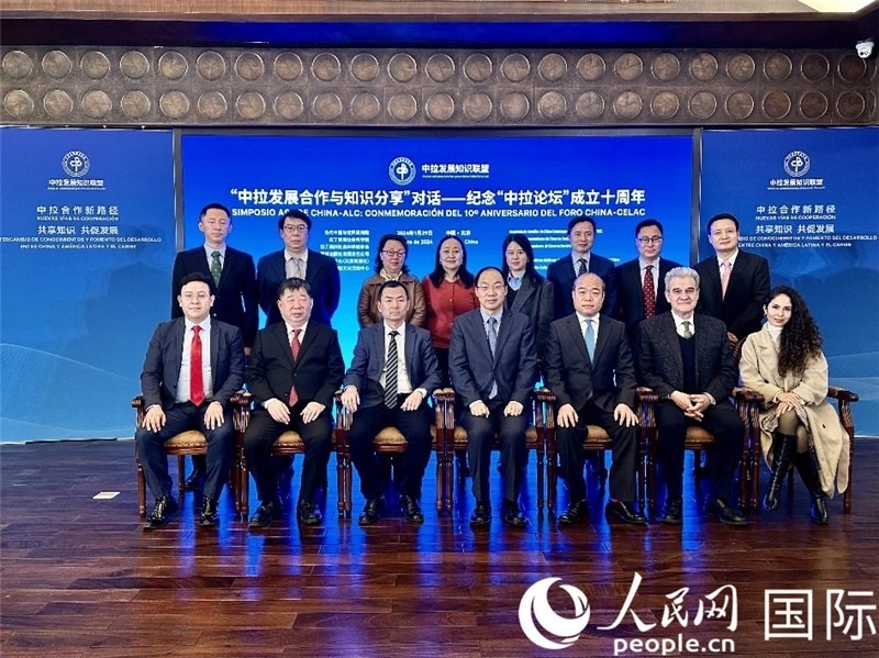 與會(huì)嘉賓合影留念。人民網(wǎng)記者 周雨攝