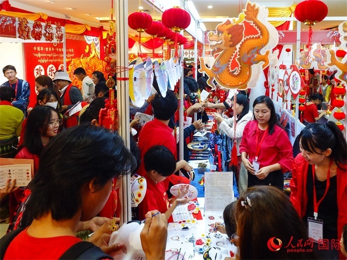 活動現(xiàn)場氣氛熱烈。人民網(wǎng)記者 謝佳君攝