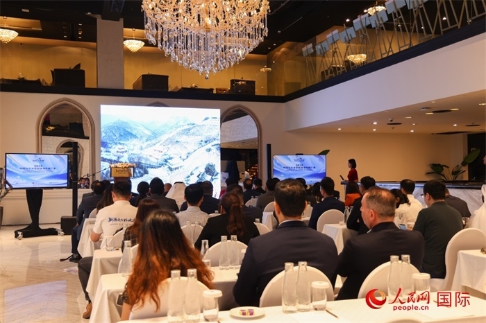 2日，“你好！中國(guó)”——2024中國(guó)北方冰雪旅游海外推廣季阿聯(lián)酋專(zhuān)場(chǎng)活動(dòng)在阿聯(lián)酋迪拜舉行。人民網(wǎng)記者任皓宇攝