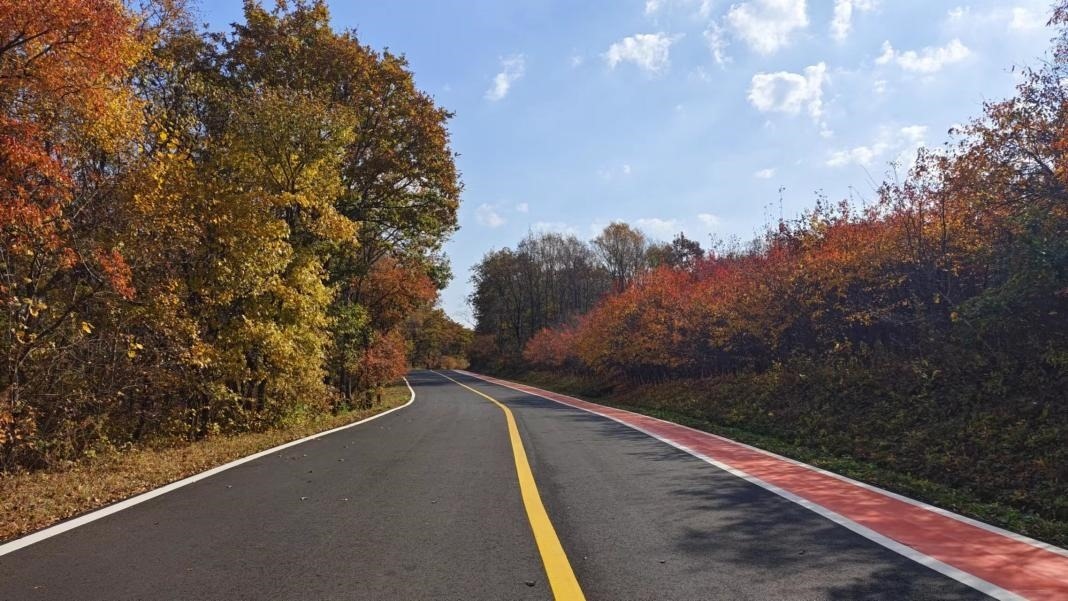 九臺區(qū)圍繞紅色文化、冰雪資源、特色民宿，進一步完善道路功能。九臺區(qū)委宣傳部供圖