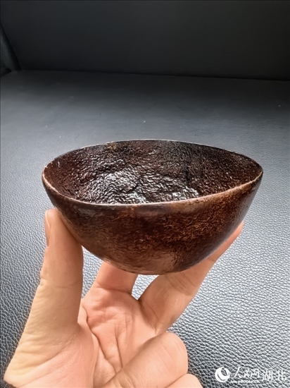 用橘子皮制成的碗。人民網(wǎng)記者 周雯攝