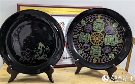 壩漆工藝品。人民網(wǎng)記者 周雯攝