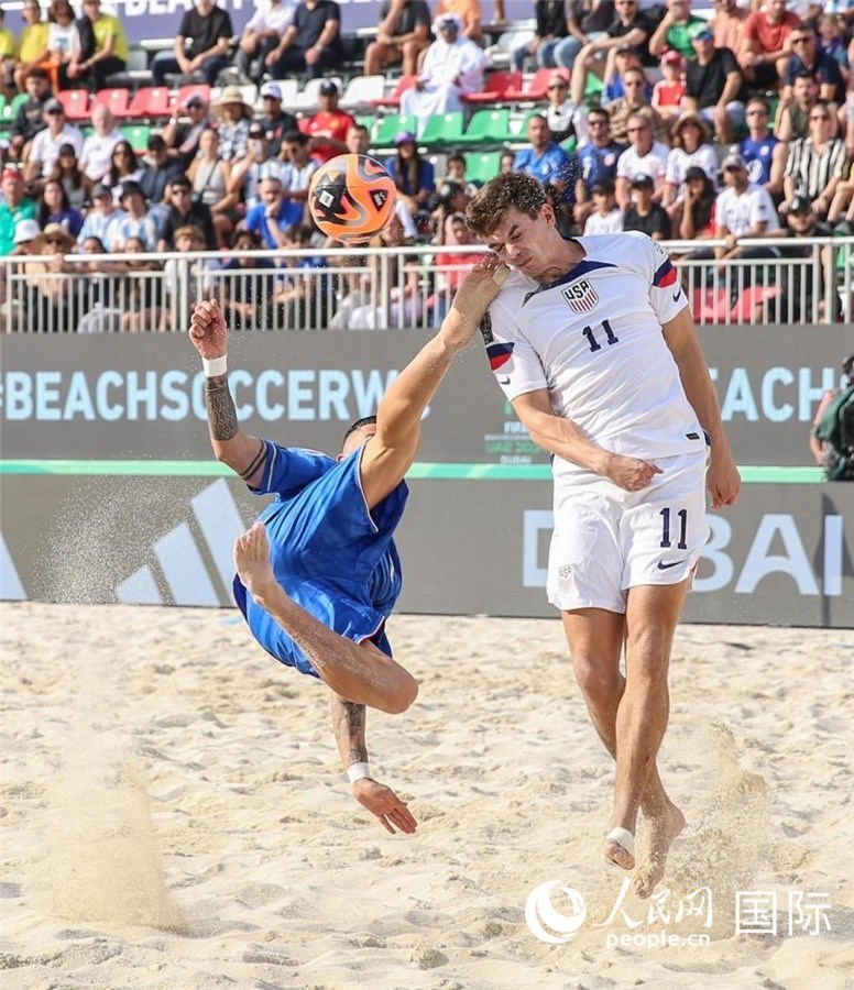 2月15日，意大利隊(duì)對陣美國隊(duì)。人民網(wǎng)塔里克·易卜拉欣攝