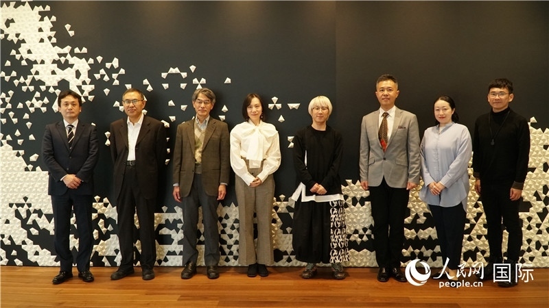 主辦方與嘉賓合影。人民網(wǎng) 蔣曉辰攝