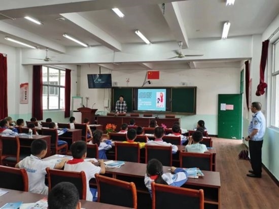 安全知識宣傳進(jìn)校園。將樂縣農(nóng)業(yè)農(nóng)村局供圖