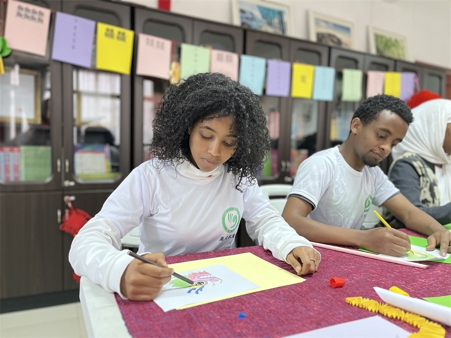 亞的斯亞貝巴大學(xué)孔子學(xué)院“網(wǎng)絡(luò)中國節(jié)·元宵”主題文化體驗(yàn)活動(dòng)現(xiàn)場。亞的斯亞貝巴大學(xué)孔子學(xué)院供圖