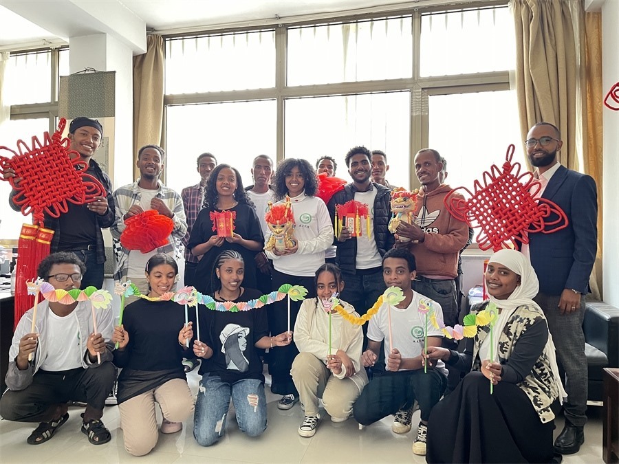 參加活動(dòng)的學(xué)生合影。亞的斯亞貝巴大學(xué)孔子學(xué)院供圖