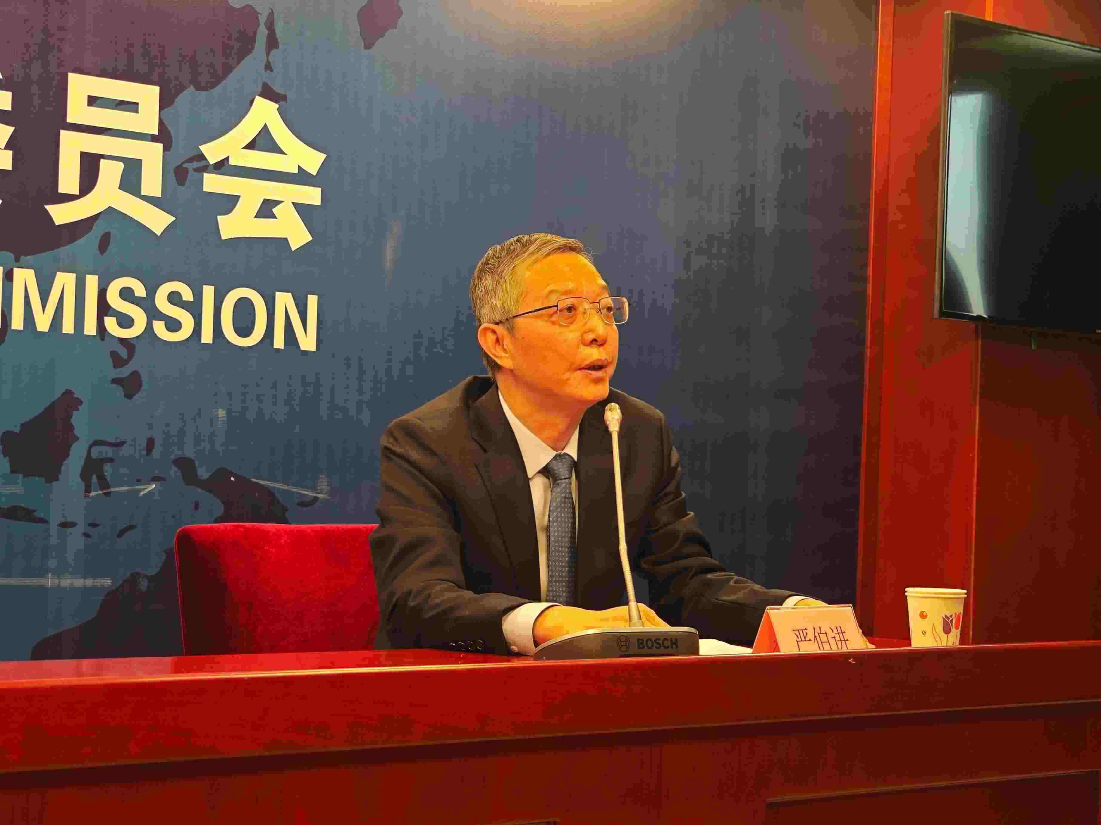 2月23日，嚴(yán)伯進(jìn)在證監(jiān)會例行新聞發(fā)布會現(xiàn)場。 人民網(wǎng) 黃盛 攝