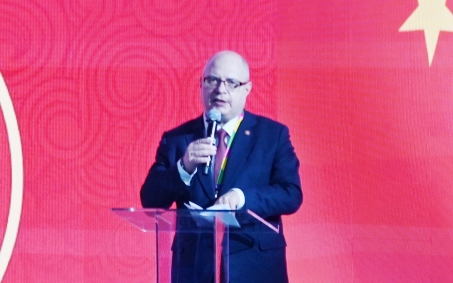 俄羅斯國家杜馬資產(chǎn)、土地和財產(chǎn)關(guān)系委員會主席兼俄中議員友好小組主席加夫里洛夫致辭。主辦方供圖 