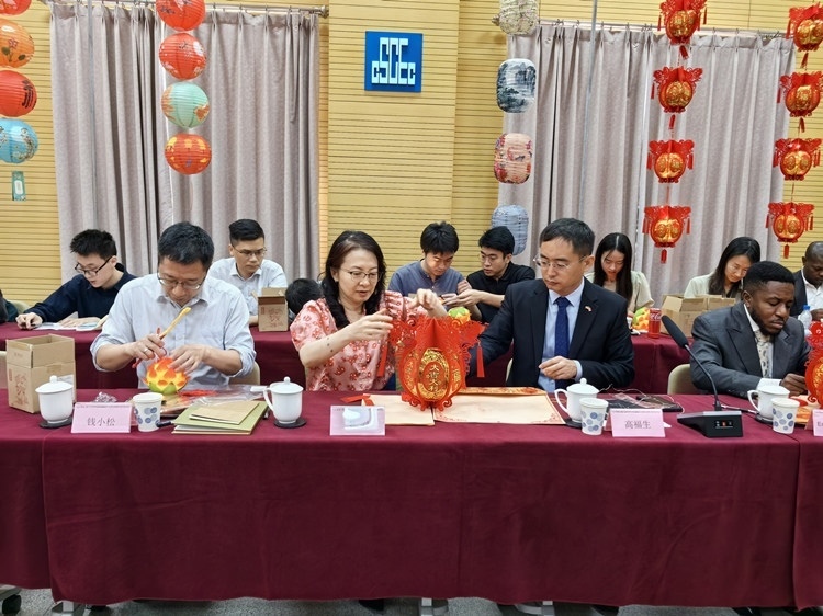 燈籠文化交流活動現(xiàn)場。中建國際中西非公司供圖