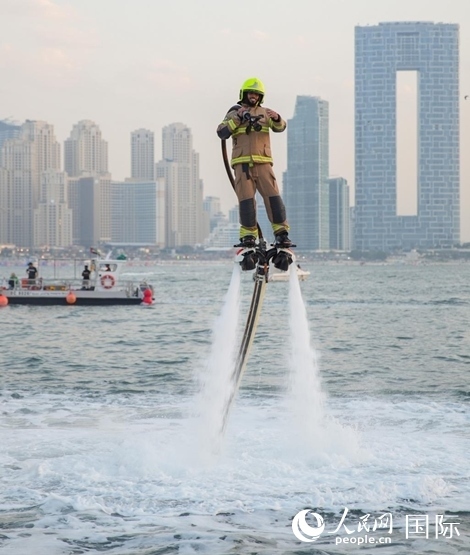 水上消防員。人民網(wǎng) 塔里克·易卜拉欣攝