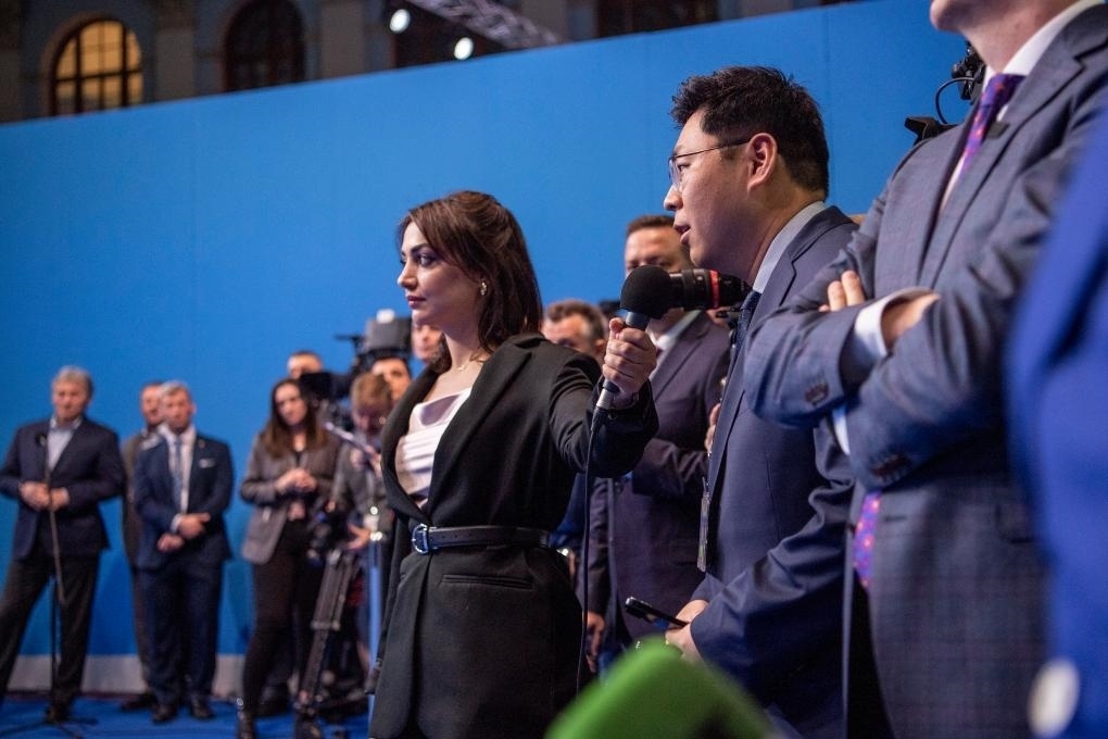 3月18日，在俄羅斯首都莫斯科，新華社記者向俄總統(tǒng)普京提問。新華社記者曹陽攝