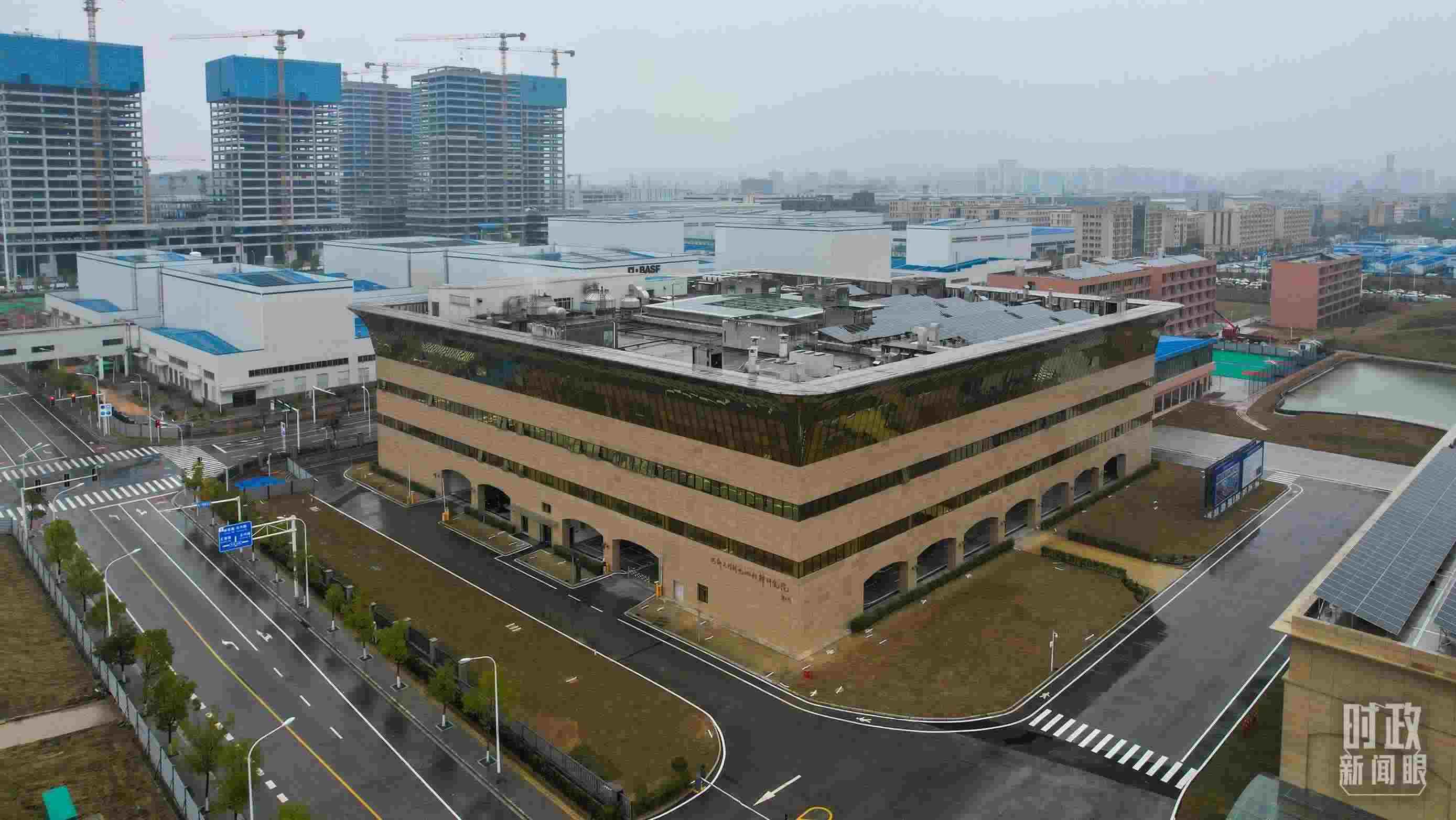 △巴斯夫杉杉電池材料研究院。（總臺(tái)央視記者范凱拍攝）