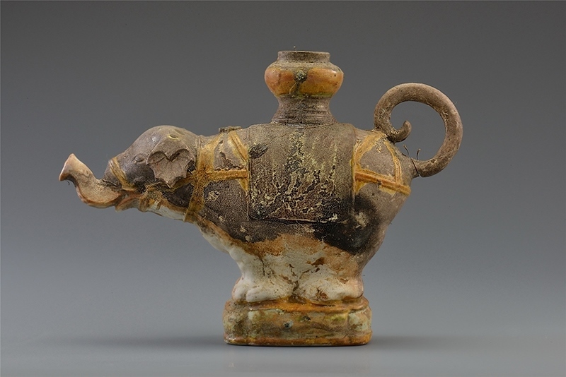 一號(hào)沉船出水的三彩象形持壺。中國(guó)文物報(bào)社供圖