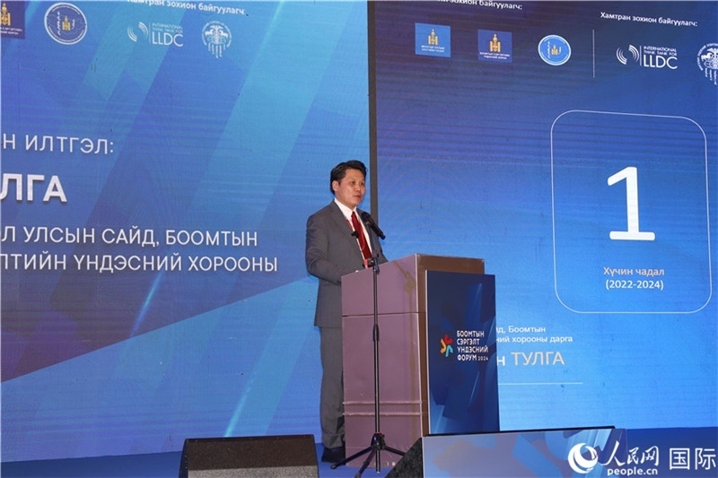 2.圖勒嘎部長(zhǎng)做主旨報(bào)告。人民網(wǎng)記者 霍文攝_副本