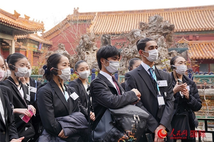 松山芭蕾舞團青年代表團在故宮參觀。人民網(wǎng)記者 張麗婭攝