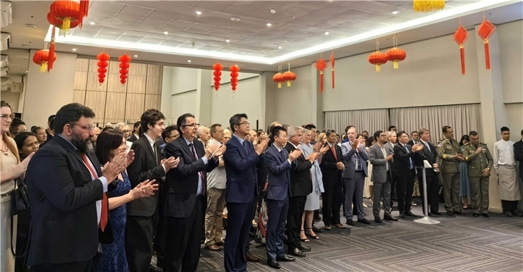 當(dāng)?shù)貢r(shí)間3月27日，中國(guó)駐累西腓新任總領(lǐng)事蘭和平舉行到任招待會(huì)。圖為招待會(huì)現(xiàn)場(chǎng)。中國(guó)駐累西腓總領(lǐng)事館供圖