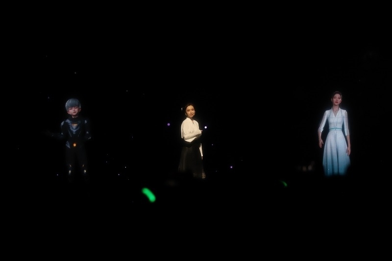 開場節(jié)目表演《彩云之南》。圖片來源：人民視頻