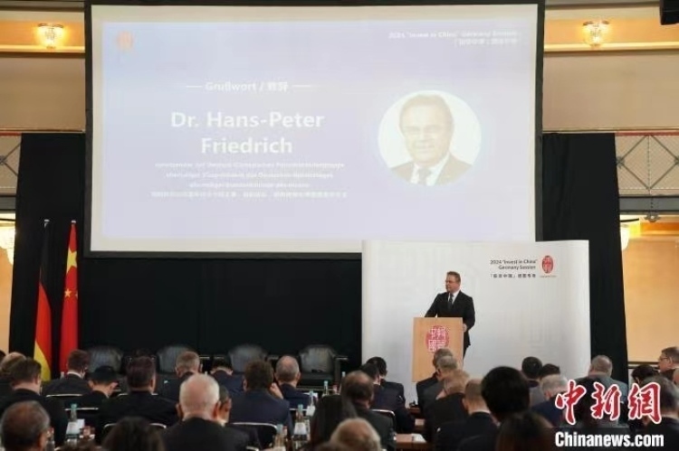 當(dāng)?shù)貢r(shí)間4月5日，由中國(guó)商務(wù)部主辦的“投資中國(guó)”德國(guó)專場(chǎng)推介活動(dòng)在斯圖加特市舉行。中新社記者 馬秀秀 攝