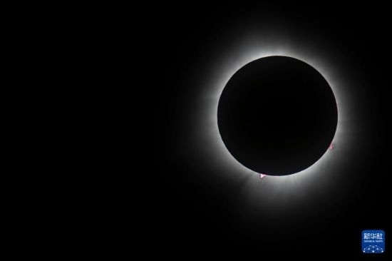 這是4月8日在美國紐約州普拉茨堡拍攝的日全食景觀。新華社發(fā)（文森特·約翰遜攝）