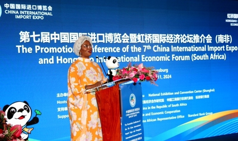 南非貿(mào)易、工業(yè)和競(jìng)爭(zhēng)部出口促進(jìn)司副總司長(zhǎng)馬塔博格致辭。（圖片來(lái)源：中國(guó)國(guó)際進(jìn)口博覽會(huì)官微）