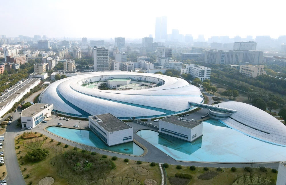 空中俯瞰位于上海張江科學城的上海光源（2024年2月27日攝，無人機照片）。