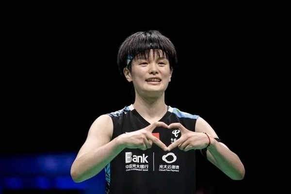 4月14日，王祉怡在奪冠后慶祝。新華社記者 江漢攝