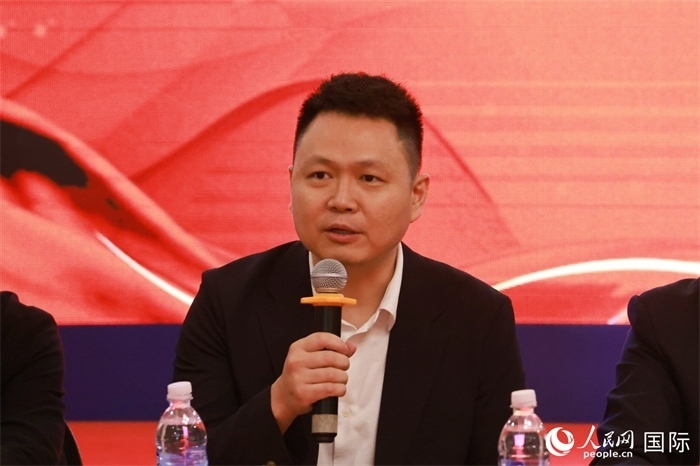 中國(guó)駐里約熱內(nèi)盧總領(lǐng)館副總領(lǐng)事王尉育在座談會(huì)上致辭。人民網(wǎng)記者 陳海琪攝