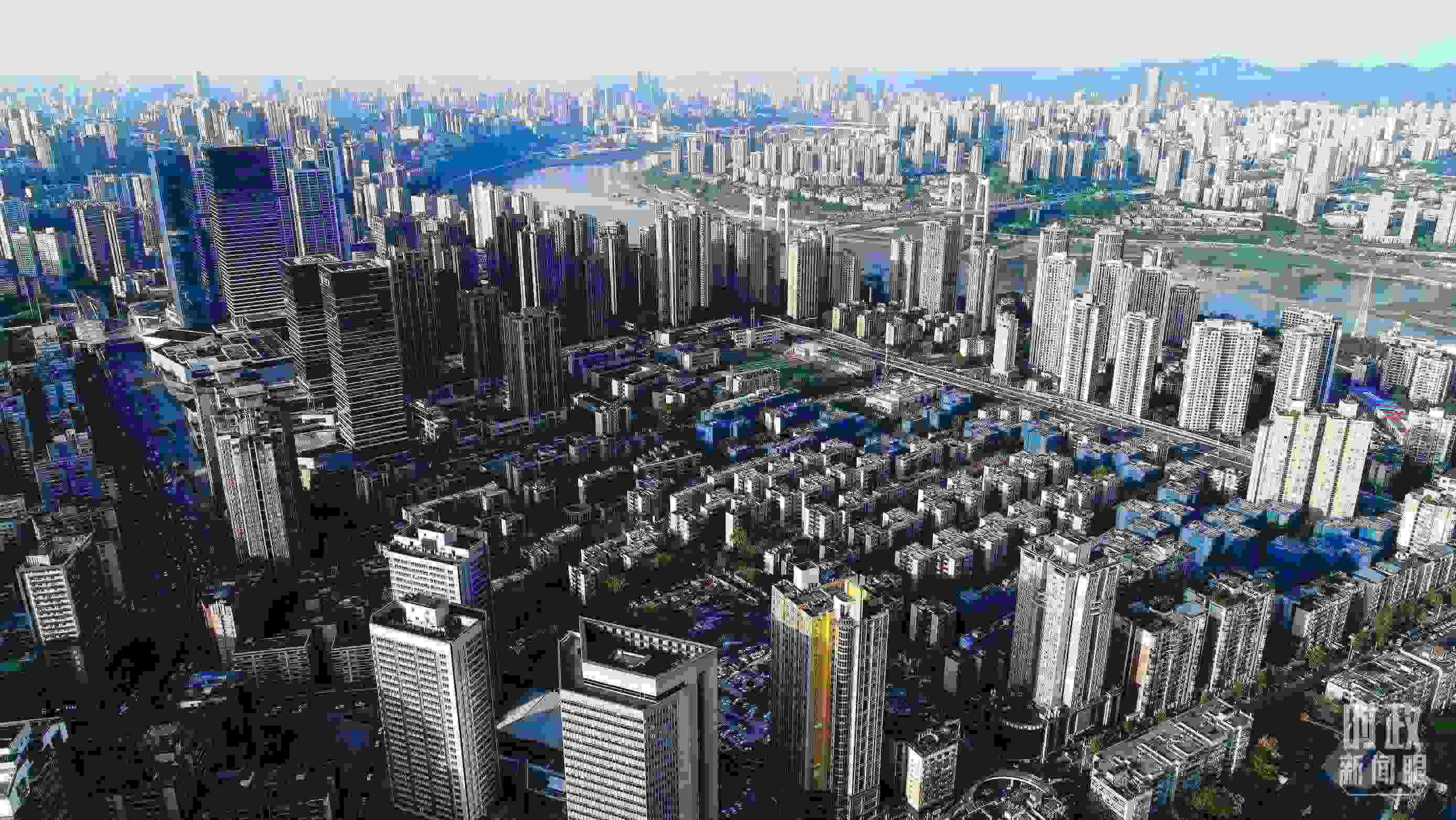 △俯瞰謝家灣街道民主村社區(qū)。（總臺記者謝鵬拍攝）