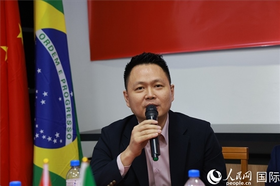 中國駐里約熱內(nèi)盧總領(lǐng)館副總領(lǐng)事王尉育在座談會上致辭。人民網(wǎng)記者 陳海琪攝