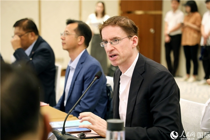 德國駐廣州總領事魯彥在產(chǎn)業(yè)對接會上發(fā)言。人民網(wǎng)記者趙益普攝