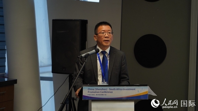 南非中國經(jīng)貿(mào)協(xié)會會長、中國銀行約翰內(nèi)斯堡分行行長張朝陽致辭。人民網(wǎng) 劉暢攝