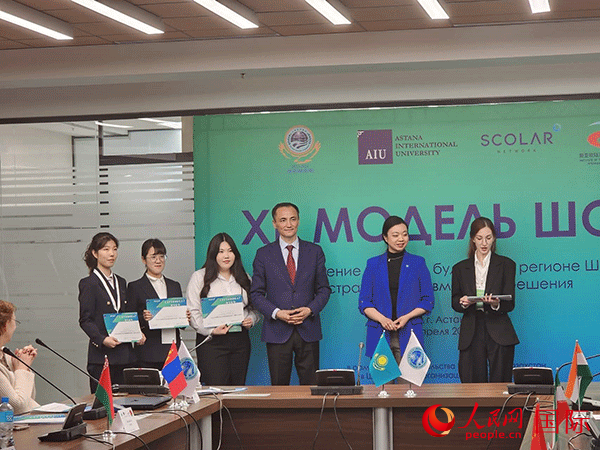 中國代表榮獲“最佳代表”獎。人民網(wǎng)記者 李強攝