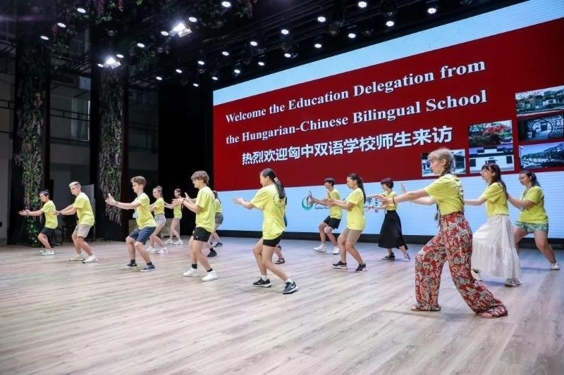 2023年7月，匈牙利匈中雙語(yǔ)學(xué)校師生代表團(tuán)來到江蘇參加“錦繡江蘇”青年交流項(xiàng)目。