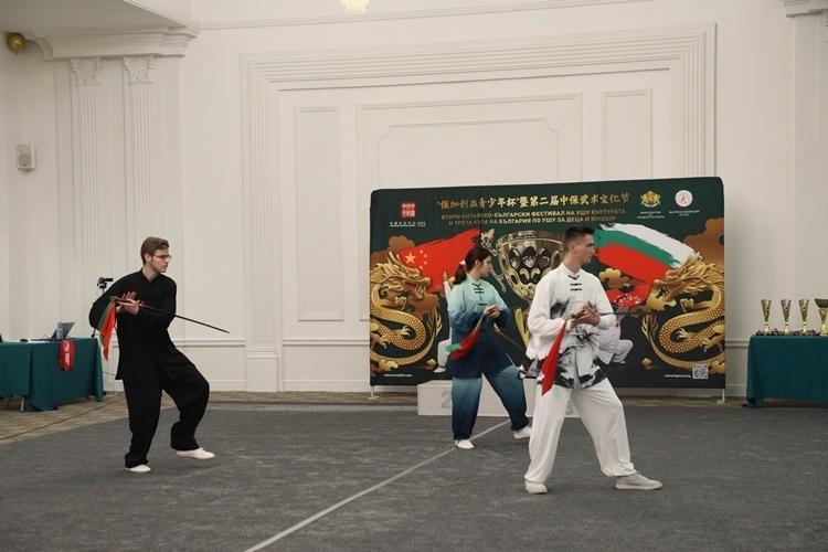 武術(shù)愛好者現(xiàn)場表演。索非亞中國文化中心供圖