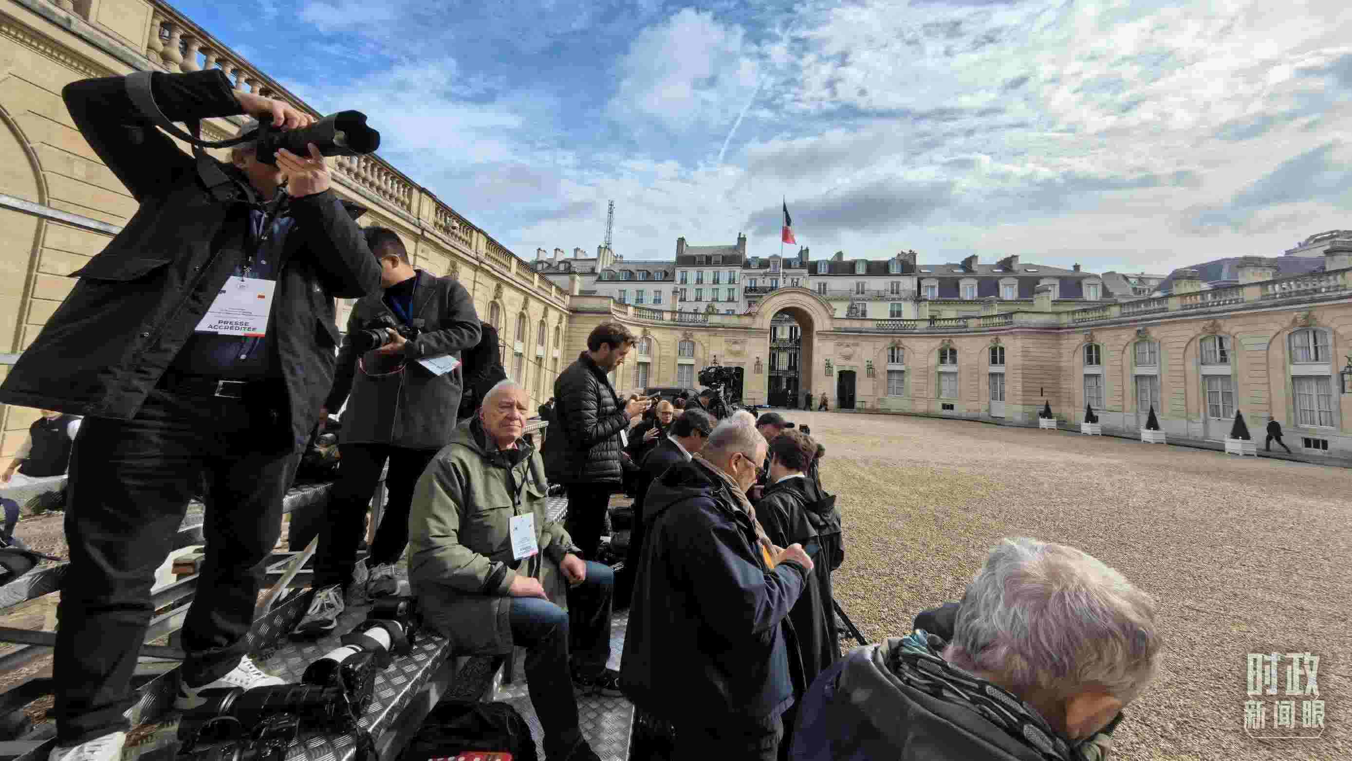 △媒體記者密切關(guān)注當(dāng)天活動。（總臺央視記者陸泓宇拍攝）