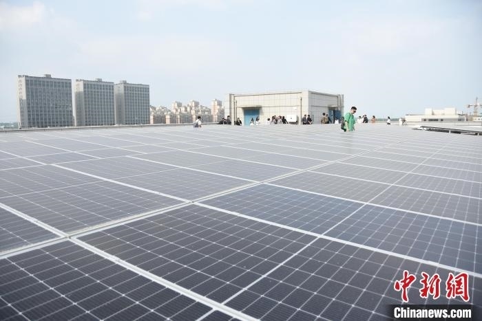 圖為中原人工智能計(jì)算中心的光伏項(xiàng)目。王宇攝