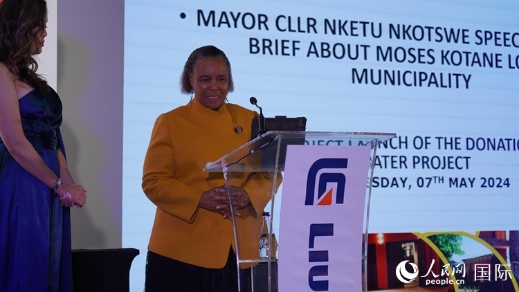 摩西科塔恩市市長恩克圖·恩科茨韋致辭。人民網(wǎng) 張茜攝