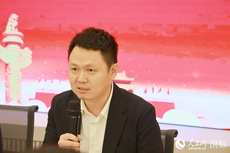 中國駐里約熱內(nèi)盧總領(lǐng)館副總領(lǐng)事王尉育在座談會上致辭。人民網(wǎng)記者 陳海琪攝