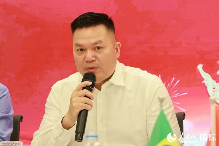 巴西和統(tǒng)會會長張小春在座談會上致辭。人民網(wǎng)記者 陳海琪攝