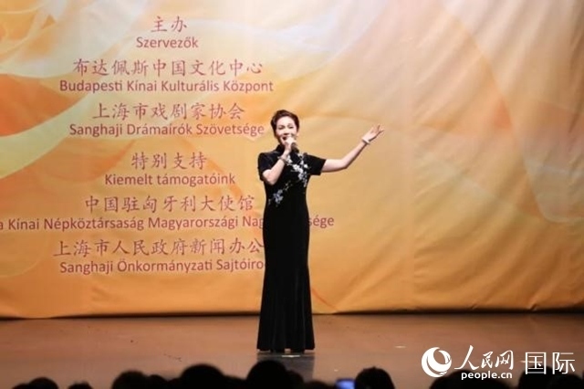 “玉蘭花開·魅力上?！弊哌M布達(dá)佩斯。葉辰亮攝