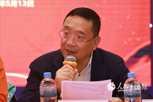 巴西文協(xié)主席上官建峰在座談會(huì)上致辭。人民網(wǎng)記者 陳海琪攝