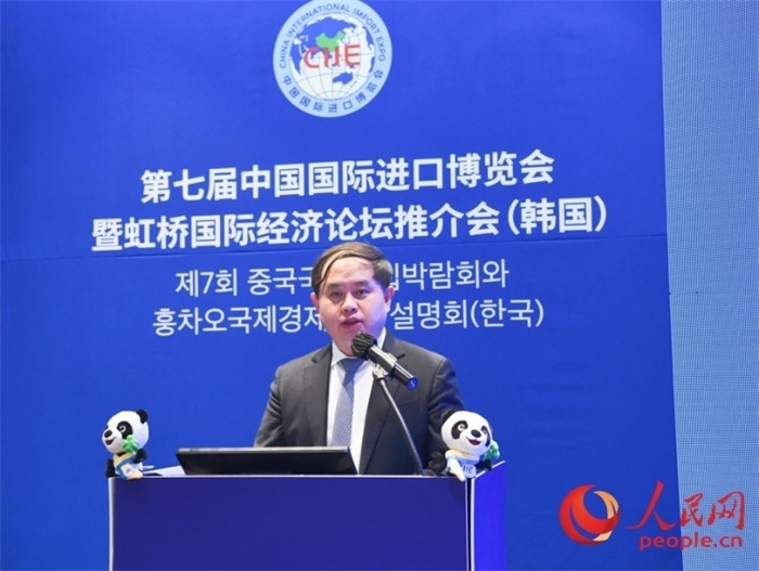 中國(guó)銀行首爾分行副行長(zhǎng)褚?guī)h發(fā)言。人民網(wǎng) 程安康攝