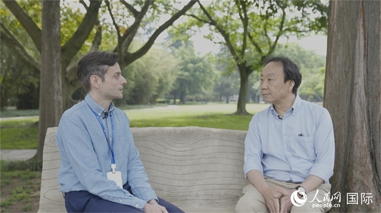 三星堆博物館館長(zhǎng)雷雨接受人民網(wǎng)采訪(fǎng)。人民網(wǎng)記者 張榮攝