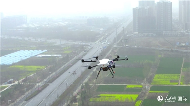 無人機(jī)。人民網(wǎng)記者 劉寧攝