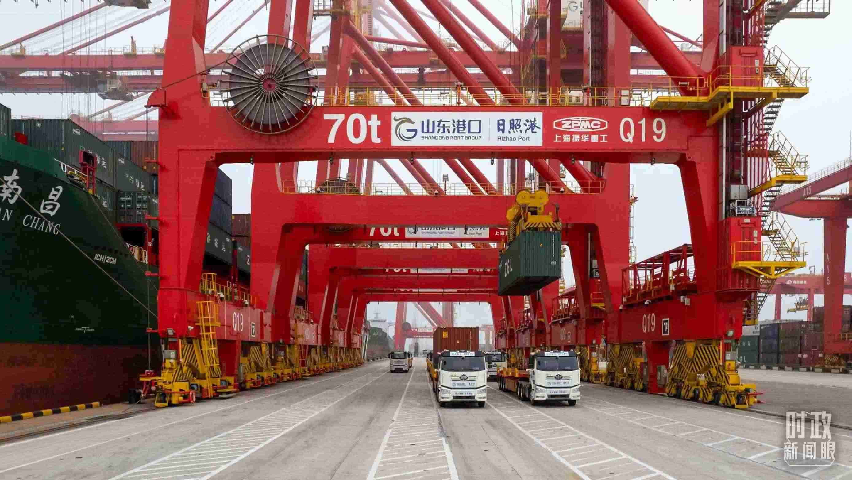 山東日照港。（總臺(tái)國(guó)廣記者李晉拍攝）