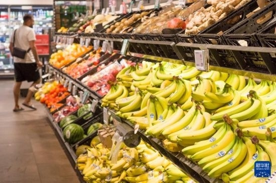 5月24日，顧客在德國柏林一家超市購物。新華社記者 任鵬飛 攝